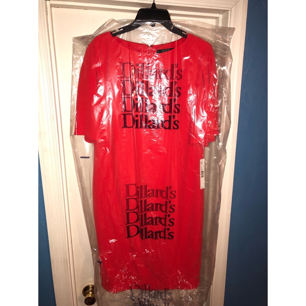 ALEX MARIE Red party dress flirty sleeves